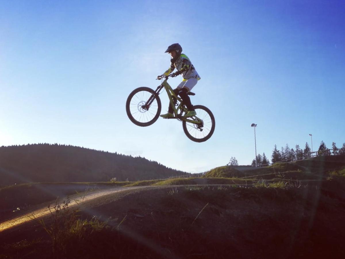 Bergkristall Direkt Am Bikepark Und Skigebiet, 2 Schlafzimmer, Terrasse, Abschliessbarer Keller Winterberg Esterno foto